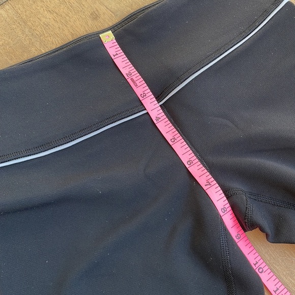 Lululemon Wunder Under Crop Mid-Rise Black with Reflective Stripe - Picture 9 of 9